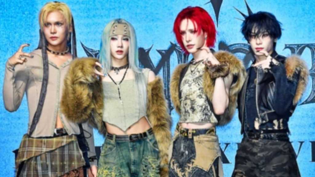 【PHOTO】XLOV、奇抜なヘアスタイルで登場!1stミニアルバム「UXLXVE」発売記念ショーケースを開催