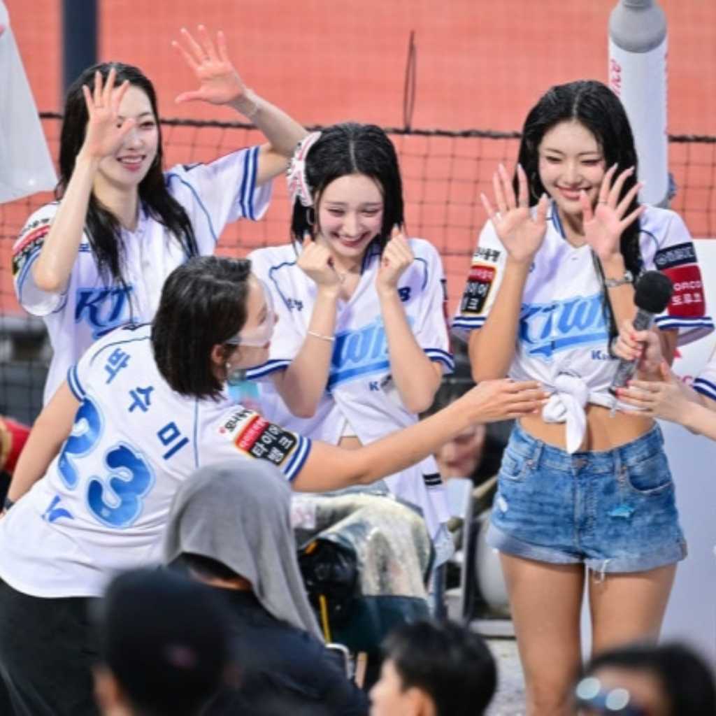【PHOTO】H1-KEY、始球式で祝賀ステージを披露…ウォーターガンでびしょ濡れ