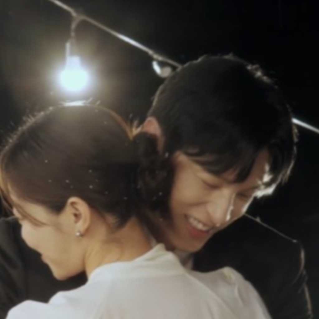 “交際10年婚”ユン・ソヌ&キム・ガウン、感動のハグも!プロポーズの模様を公開(動画あり)