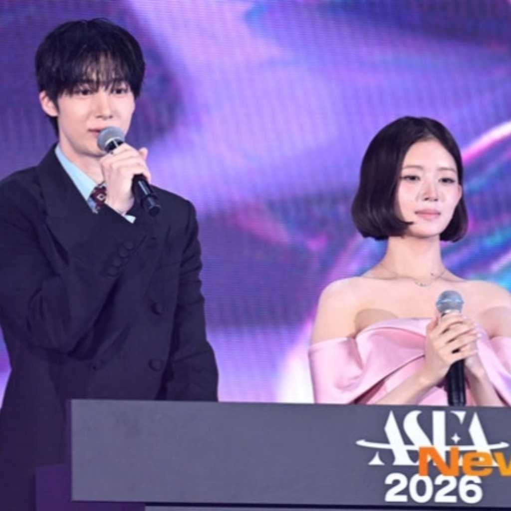 【PHOTO】MONSTA X ヒョンウォン＆IVE レイ「ASEA 2026」ステージに登場