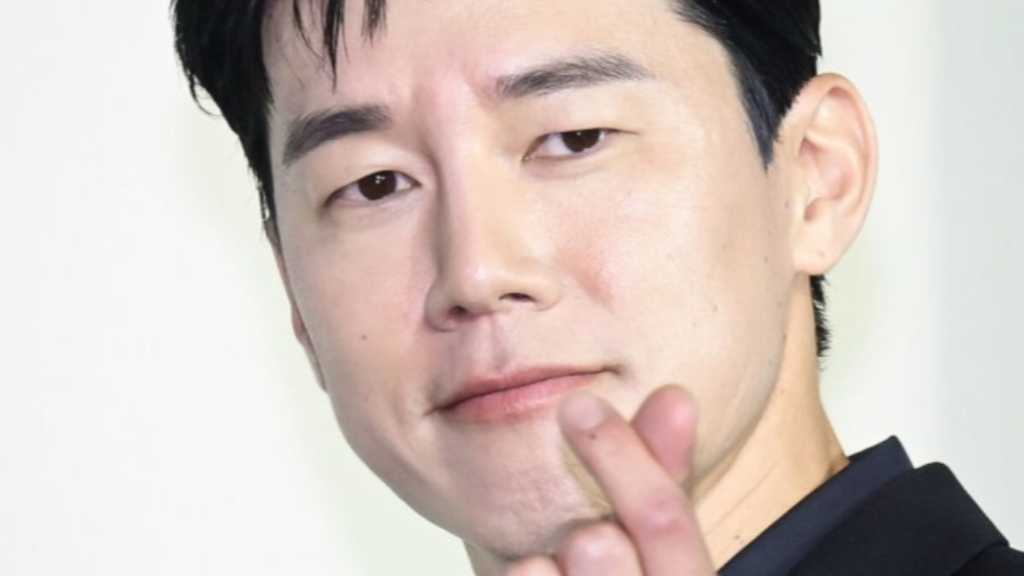 キム・ムヨル、Netflix「鉄槌教師」出演で大注目！？SNSフォロワーが100万人を突破