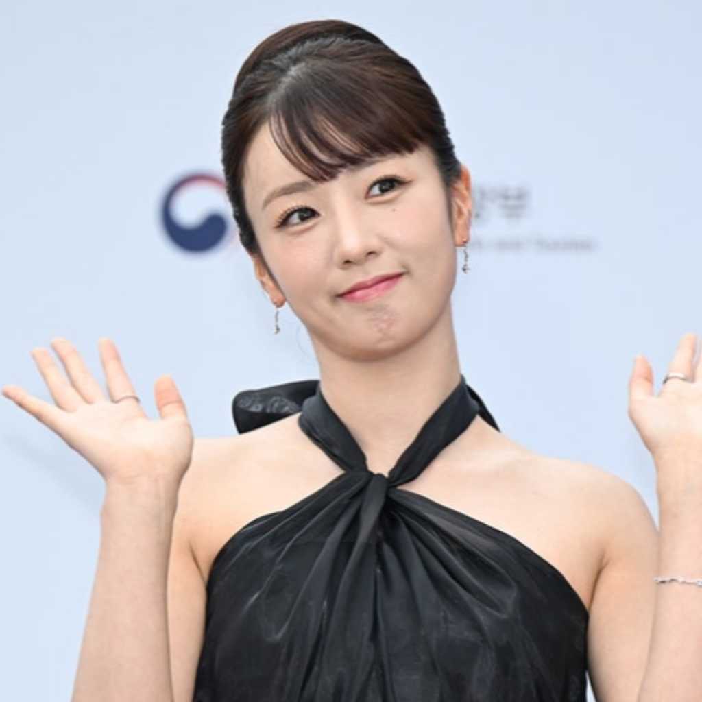 Apink ユン・ボミ、結婚と同時に「私はSOLO、その後愛は続く」MCを卒業