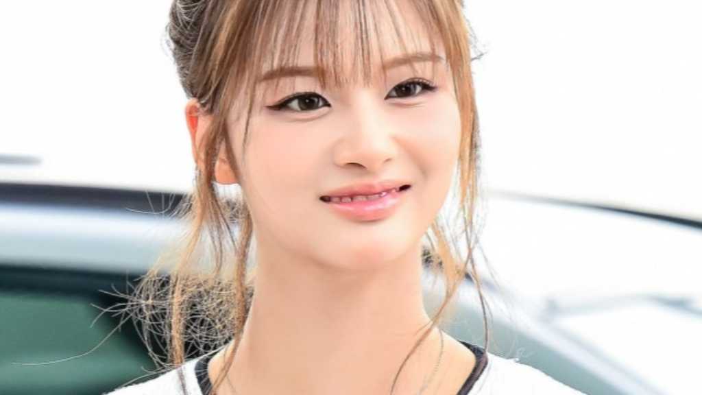 【PHOTO】NMIXX、ファンコンサートのためマカオへ出国…爽やかなファッション