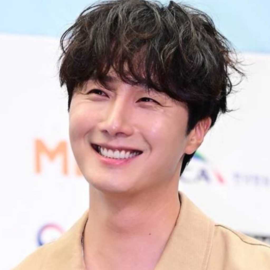 チョン・イル、なりすまし詐欺に注意促す…ファンの被害に「非常に心を痛めている」