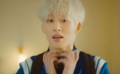 元iKONのB.I、タイトル曲「COSMOS」MVを公開…愛する人を花に例えた歌詞