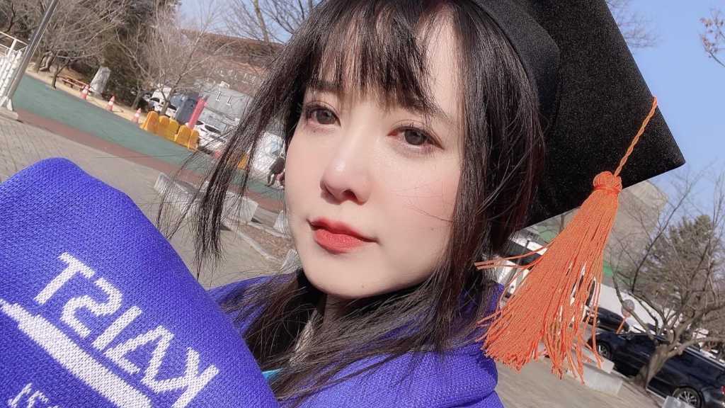 ク・ヘソン、韓国の国立大KAISTの学位授与式に出席…写真と共に報告