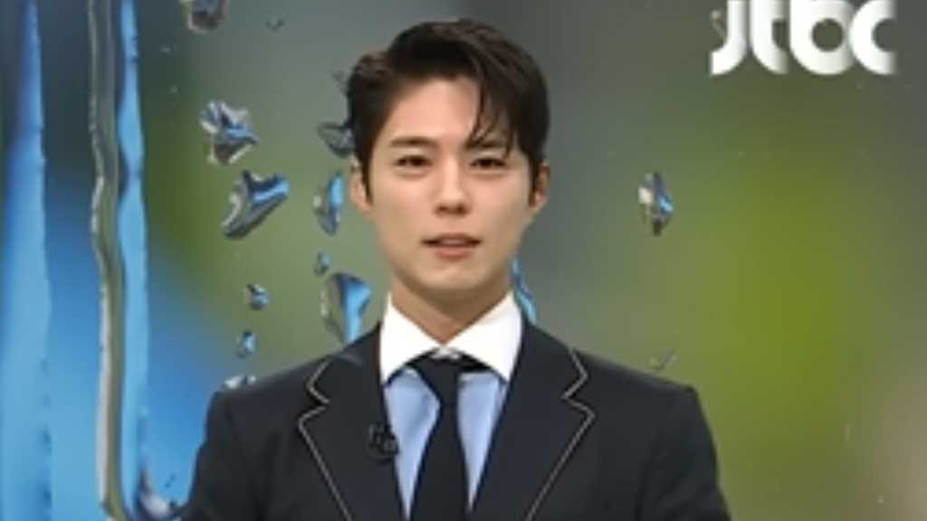 パク・ボゴム、イケメン気象キャスターに変身！ニュース番組に登場（動画あり）