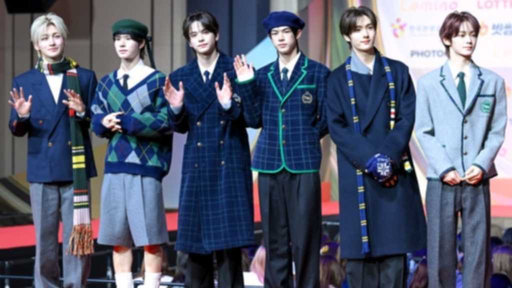 【PHOTO】TWS「2025 SBS歌謡大典」レッドカーペットに登場