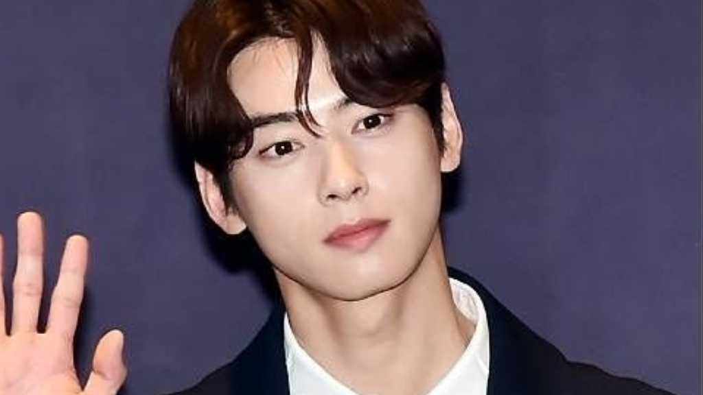 “入隊中”ASTRO チャウヌ、ファンと電話!?恋人のようなメッセージも…異色のプロモーションが話題