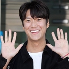 【PHOTO】ナ・イヌ、初の単独ファンミーティングのためタイへ出国…笑顔でポーズ（動画あり）