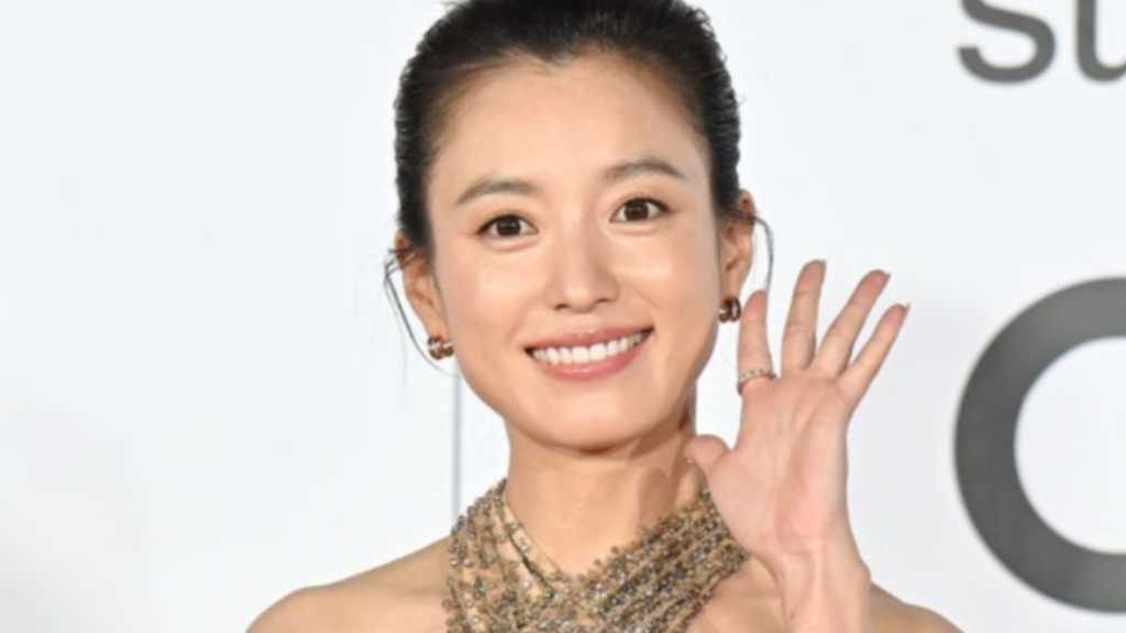 【PHOTO】ハン・ヒョジュ「釜山国際映画祭」開幕式のレッドカーペットに登場
