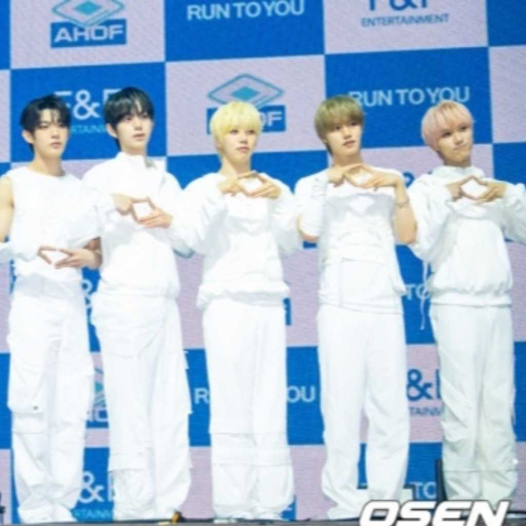 【PHOTO】AHOF、3rdミニアルバム「RUN TO YOU」発売記念ショーケースを開催