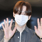 【PHOTO】2PM ジュノ、日本でのコンサートを終えて帰国…笑顏で空港に登場(動画あり)