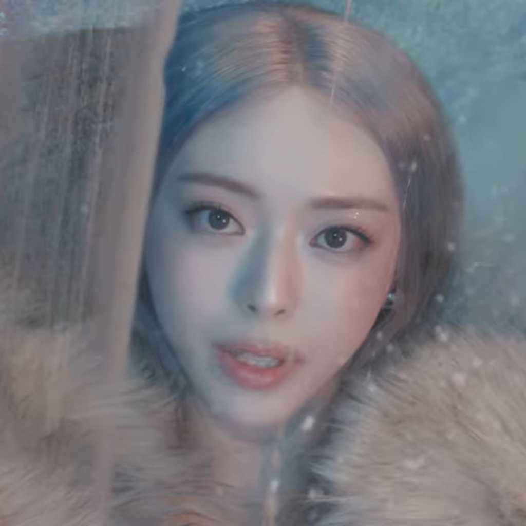 ITZY ユナ、タイトル曲「Ice Cream」MV公開…神秘的なオーラに釘付け