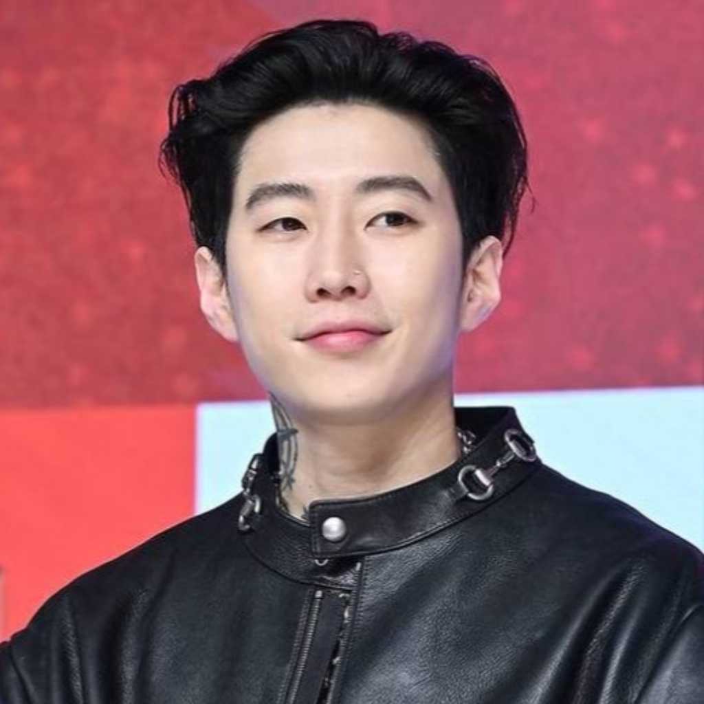 パク・ジェボム、新曲「DADDY」がKBSで放送不適格判定…女性用下着を持った近況ショットも話題に