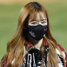 【PHOTO】Apink ユン・ボミ、始球式に登場…パワフルな投球フォーム