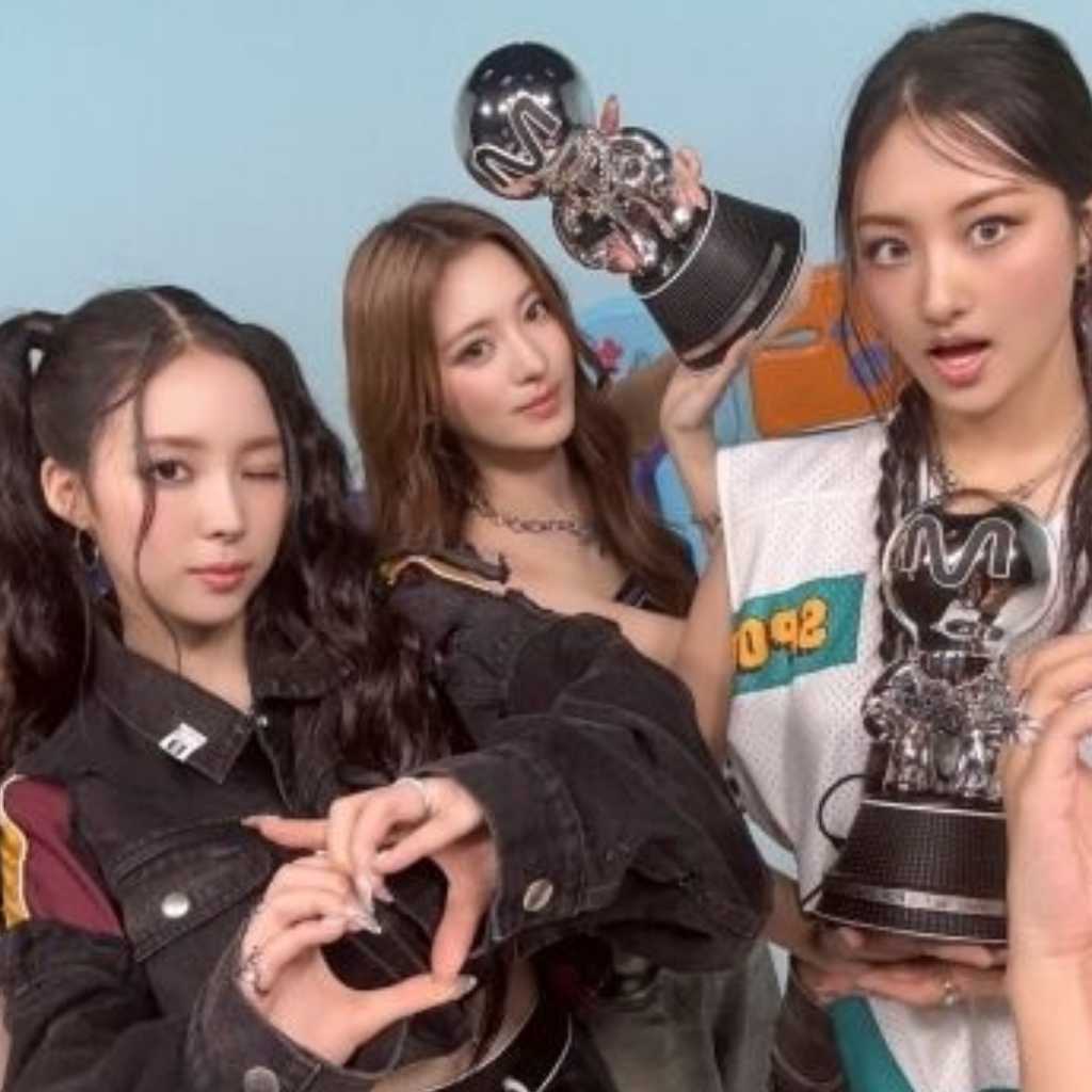 MEOVV、2週連続でMnet「M COUNTDOWN」1位を獲得！止まらない勢い