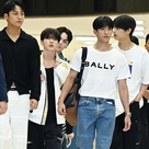 【PHOTO】SEVENTEEN、スケジュールのため日本へ出発！個性溢れるファッションで登場（動画あり）