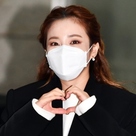 【PHOTO】元2NE1のDARA「ビデオスター」の収録に参加…ハートポーズで挨拶（動画あり）