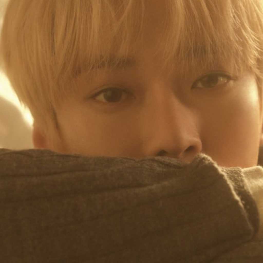 NCT ドヨン、タイトル曲「Promise」MV公開…ファンとの関係を四葉の鉢植えで表現