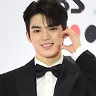 【PHOTO】“フィギュア界のプリンス”チャ・ジュンファン選手&ユンナら「2022 SBS歌謡大祭典」レッドカーペットに登場