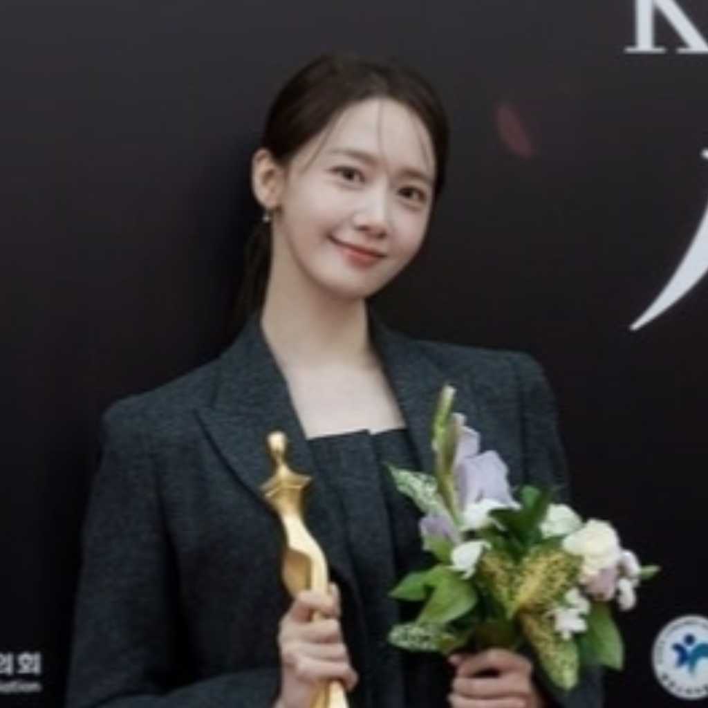 少女時代 ユナ「第30回消費者の日」授賞式で再びの受賞!“今年の俳優賞”に輝く