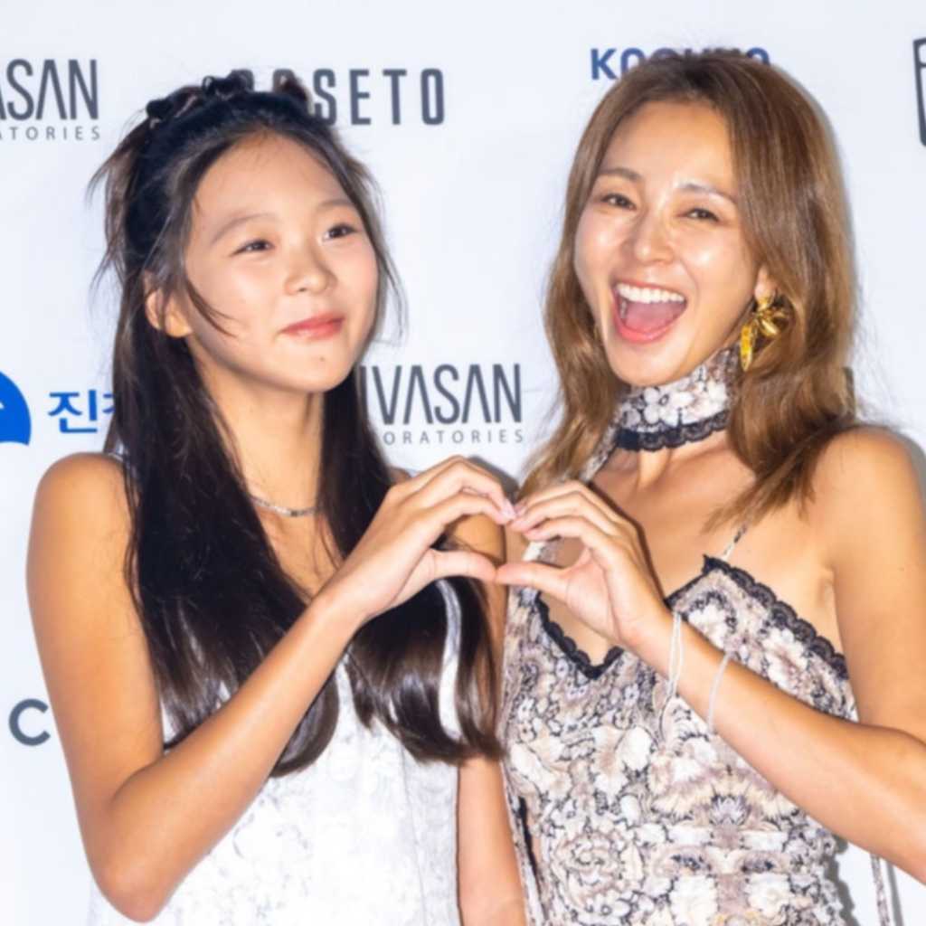【PHOTO】SHIHO＆娘サランちゃん親子「ソウルファッションウィーク」に出席…ランウェイにも登場