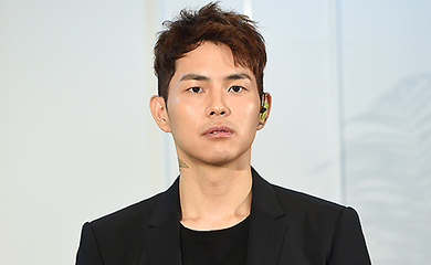 歌手パク・ウォン、一般女性と交際中…年齢差や結婚についてはノーコメント