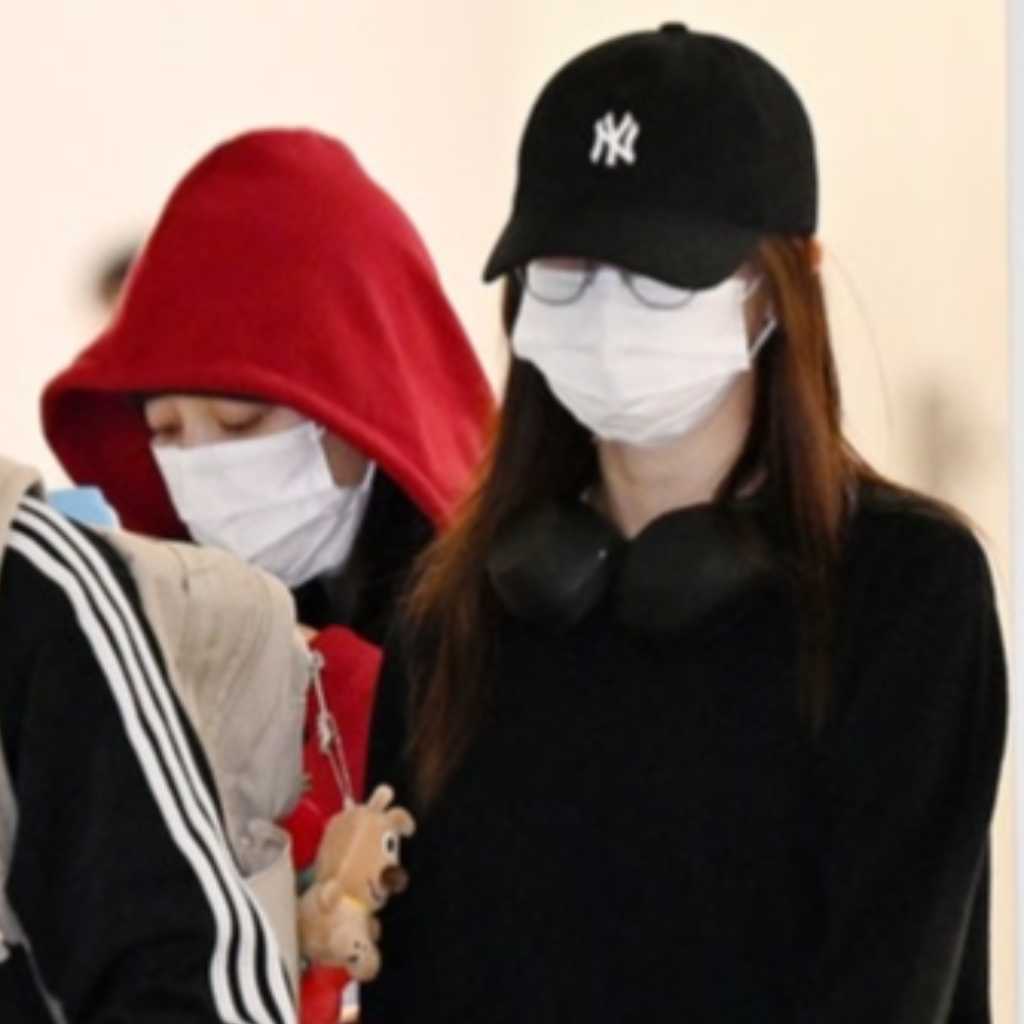 【PHOTO】TWICE ナヨン&ジヒョ、ワールドツアーのフィリピン公演を終えて帰国(動画あり)