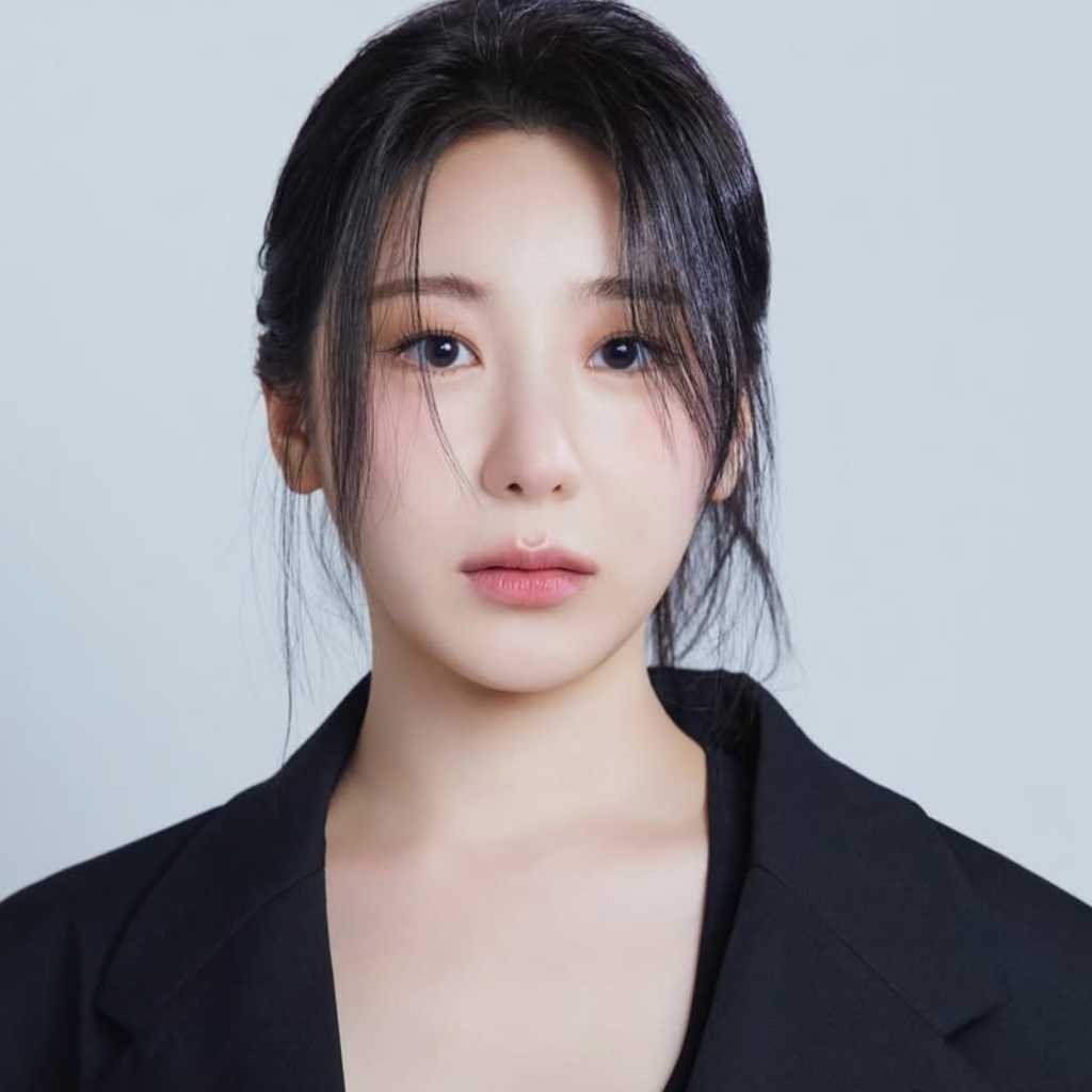 IZ*ONE出身イ・チェヨン、DODと専属契約を締結…新たなプロフィール写真が公開