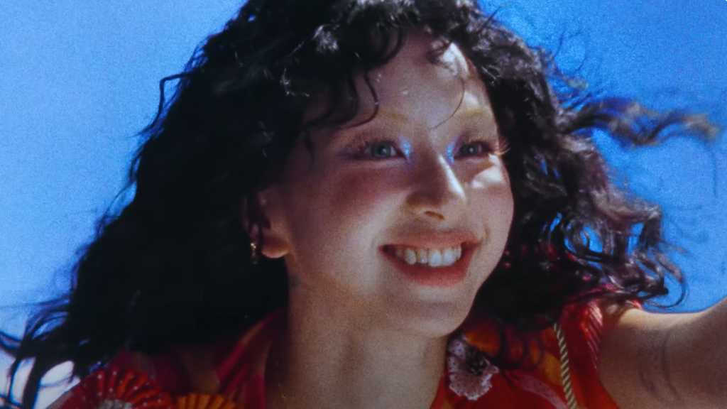 TWICE チェヨン、収録曲「AVOCADO」MV公開！日本で活動するバンド