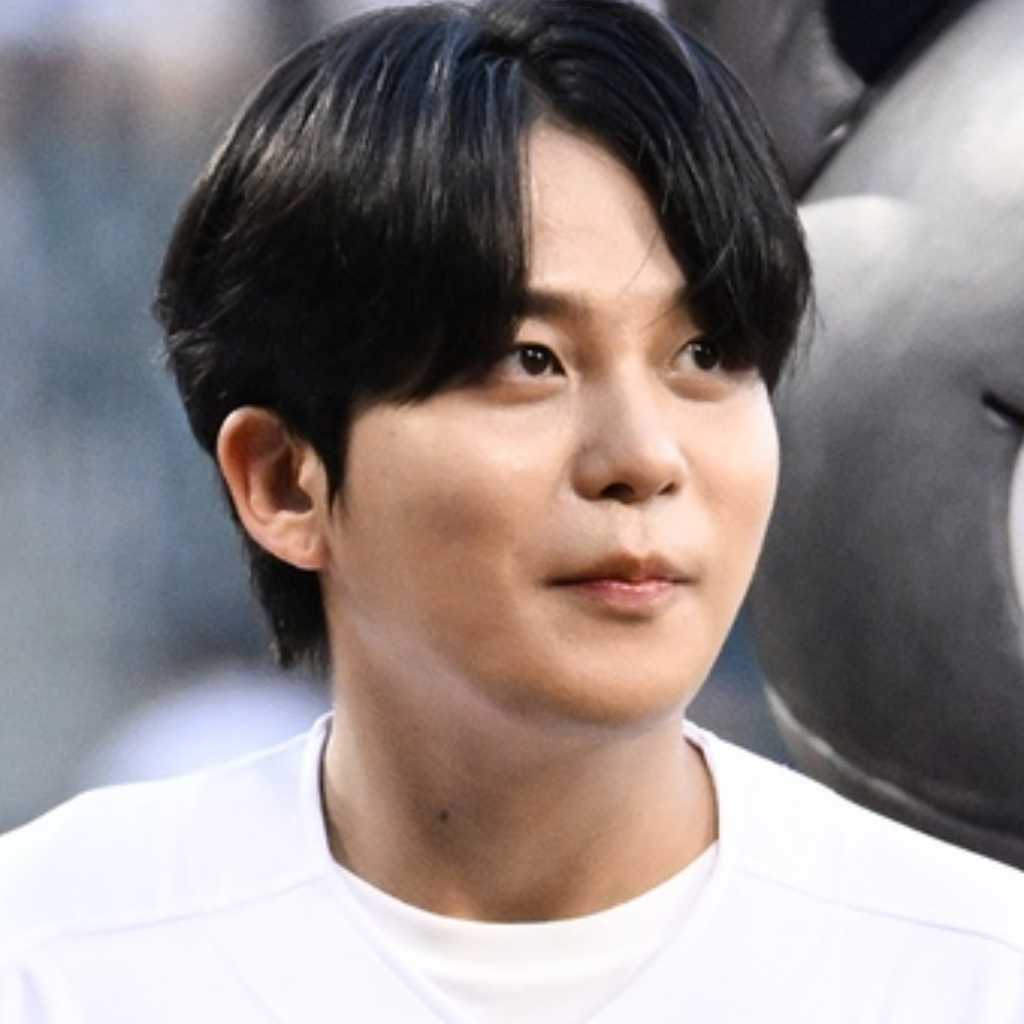 【PHOTO】ATEEZのJONGHO、始球式に登場…力強い投球フォーム