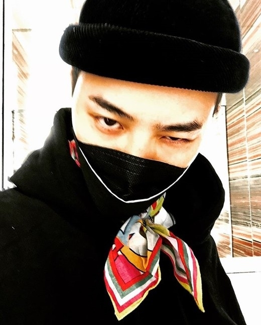 Bigbangのg Dragon ユニークなファッションセンス オーラ抜群の近況ショット公開 Kstyle