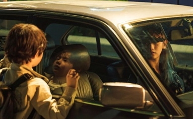 パク・ソダム＆チョン・ヒョンジュン、映画「パーフェクト・ドライバー」スチールカットを公開…2人の友情に注目