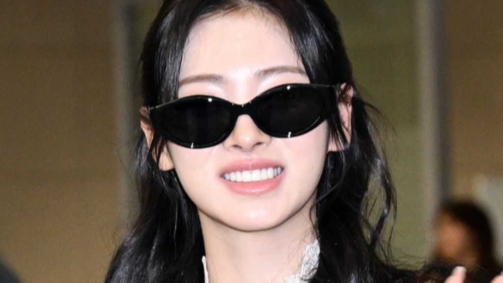 【PHOTO】MEOVV アンナ、日本でのスケジュールを終えて韓国に到着（動画あり）