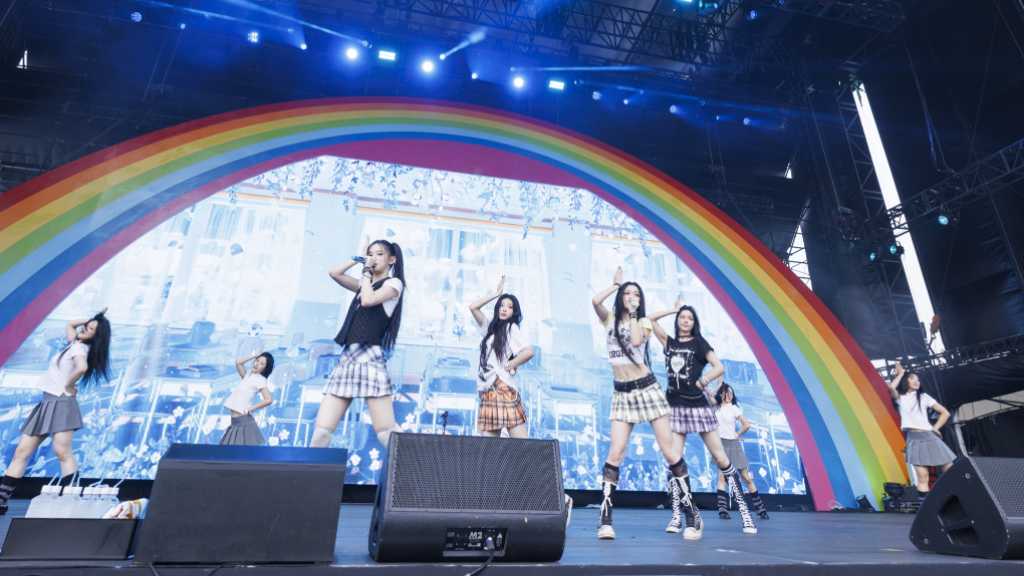 ILLIT、約3万人が来場した「LuckyFes'26」に初出演!最新曲もパフォーマンス