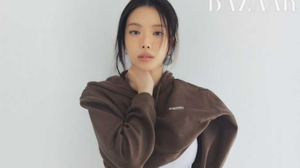 元Apink ソン・ナウン、スリムなウエストに驚き！グラビアで近況を明らかに