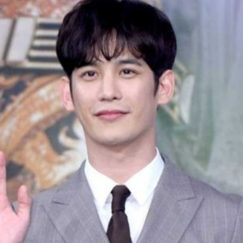 パク・ギウン、父親が事故で死去「警察の調査で葬儀が遅れた」