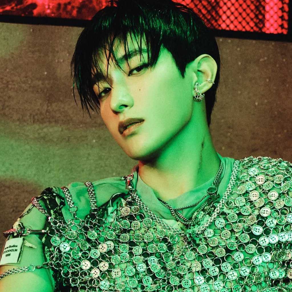 SEVENTEEN ドギョム、本日軍隊へ…坊主頭でファンに挨拶「元気に行ってきます」