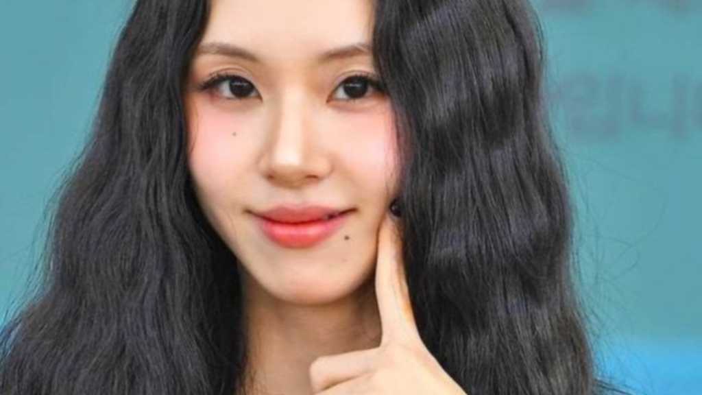 TWICE チェヨン、タトゥー批判にクールな対応「母と一緒に入れに行ったんだけど?」
