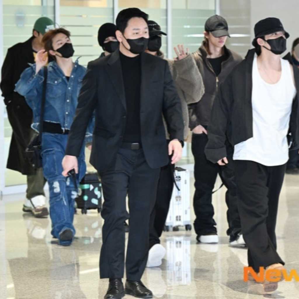 【PHOTO】SEVENTEEN、ワールドツアーの福岡公演を終えて韓国に到着