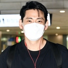 【PHOTO】ユ・テオ、新バラエティ「ハネムーンゲストハウス」撮影のため済州島へ…爽やかなビジュアル