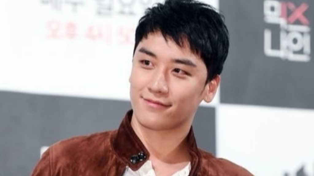 元BIGBANGのV․I、スーツ姿でミーティング？変わった姿に注目