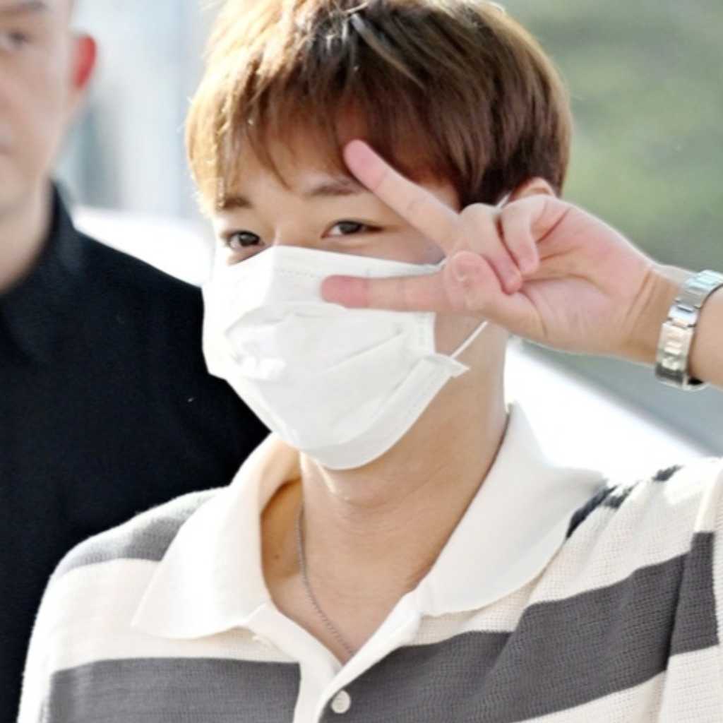 【PHOTO】Wanna One出身パク・ジフン、ファンコンサートのためベトナムへ出国（動画あり）