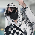 【PHOTO】GOT7 ベンベン、海外スケジュールのためタイへ出国…指ハートで挨拶（動画あり）