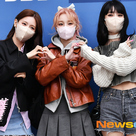 【PHOTO】(G)I-DLE ミヨン＆ミンニ＆ウギら、ラジオ出演のため放送局へ…キュートなハートポーズ（動画あり）