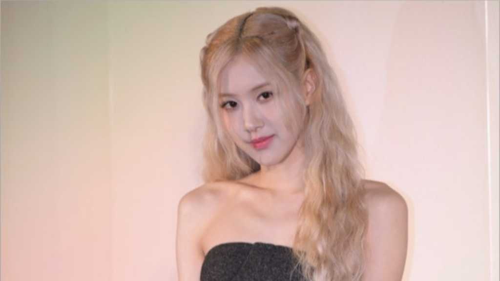 BLACKPINK ロゼの公式イベントに偽物?中国インフルエンサー、写真撮影やサインで炎上