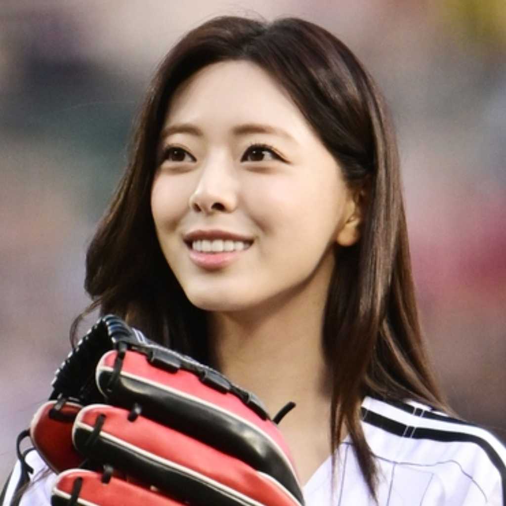 【PHOTO】ITZY ユナ、始球式に登場…キュートなちいかわのユニフォームにも注目
