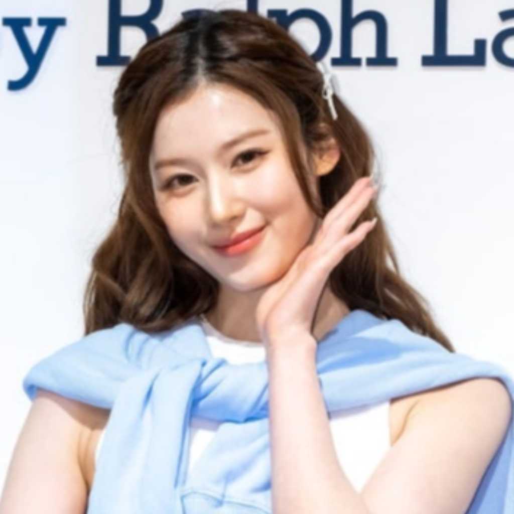 【PHOTO】TWICE サナ、ブランド「ポロ ラルフ ローレン」のイベントに出席