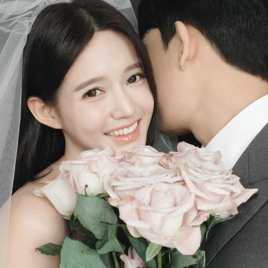 ナム・ボラ、結婚式でノリノリの歌とダンスを披露！？芸能界の仲間も驚き「こんな花嫁は初めて」